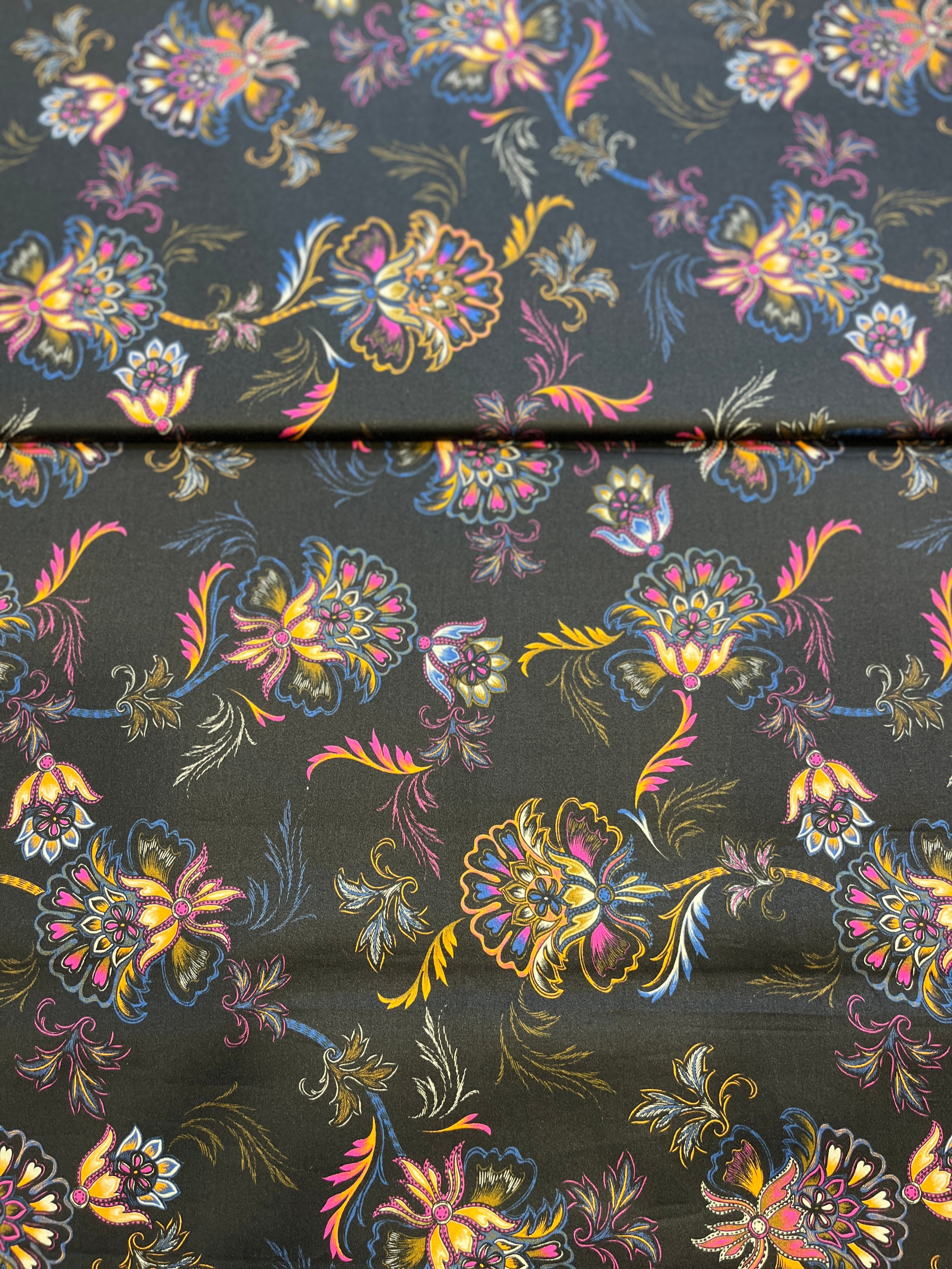 100% Giza Cotton Grey Flower Paisley Digital Printed Shirting Fabric