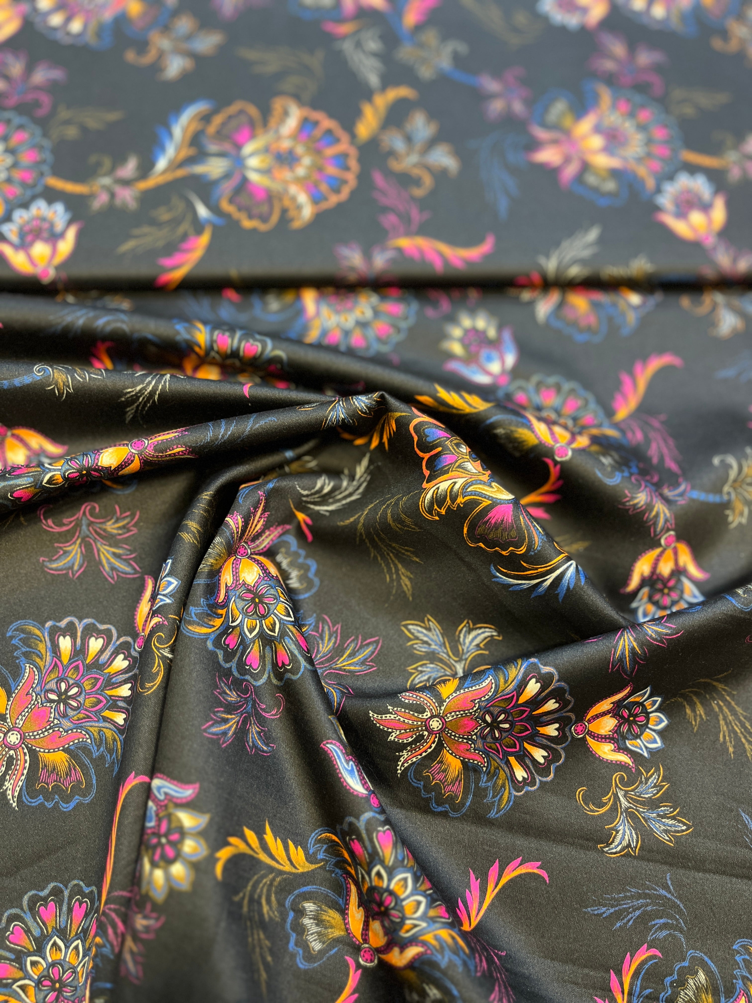 100% Giza Cotton Grey Flower Paisley Digital Printed Shirting Fabric