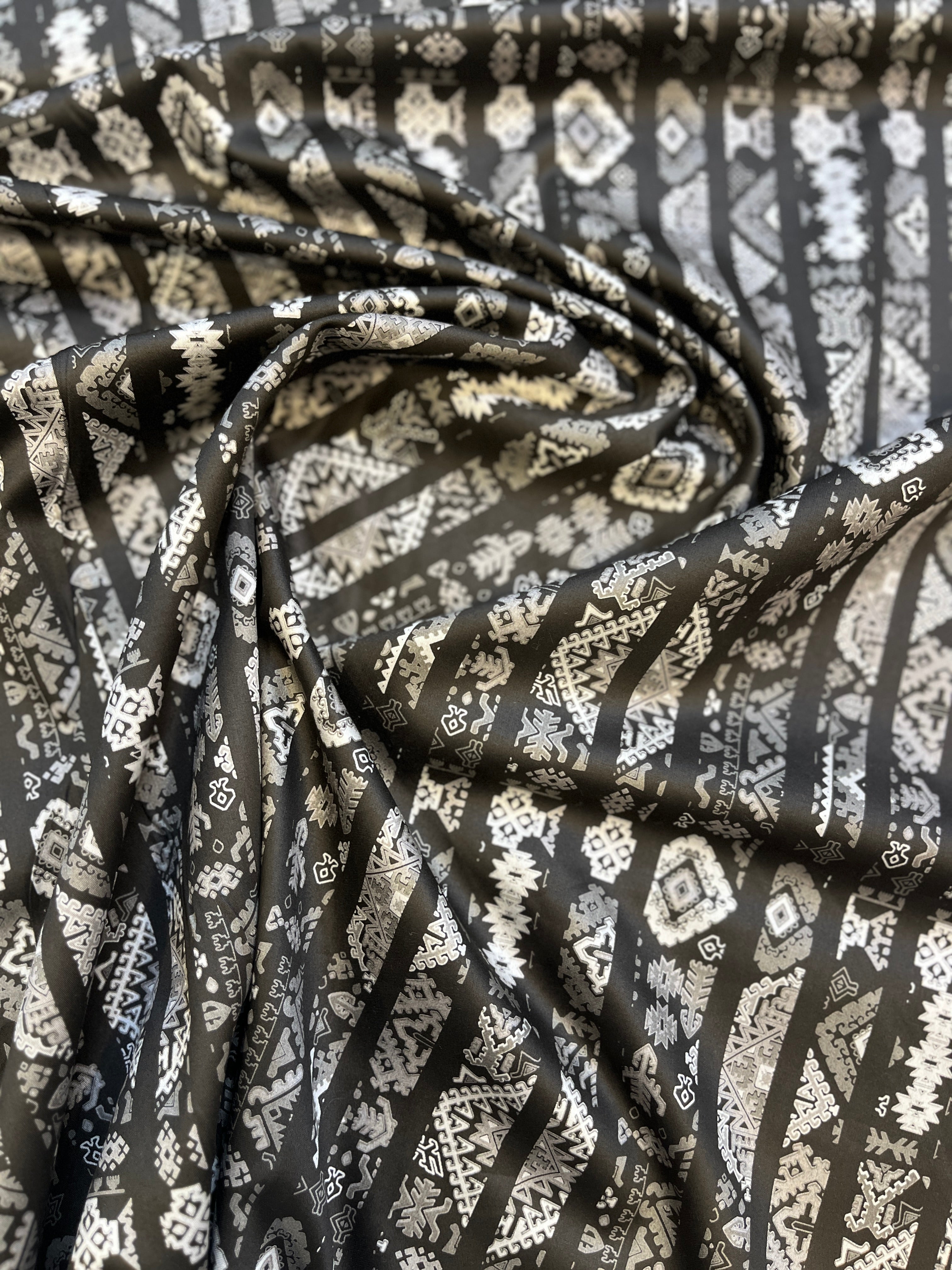 100% Giza Cotton Black Printed Shirting Fabric